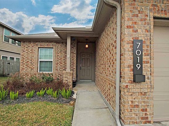 3rd image of 7019 Hazelnut Ln