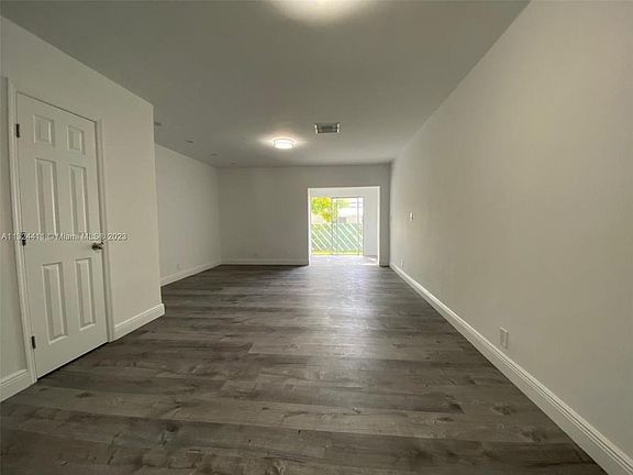 4th image of 2460 Taylor St APT 1C