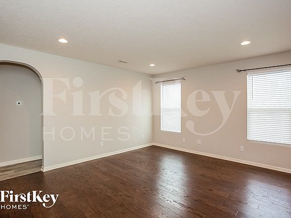 4th image of 2840 Chalbury Dr