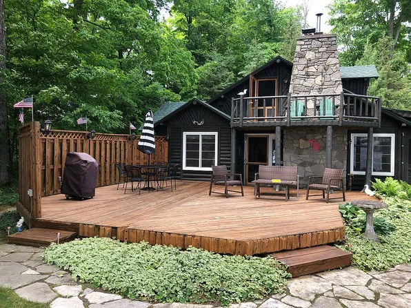 10141 Linden Ave, Carp Lake, MI 49718