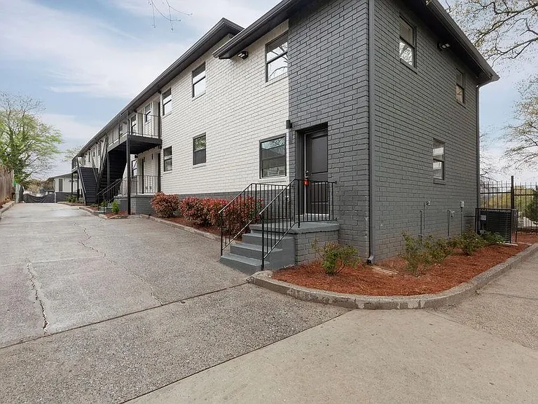 396 Linden Ave NE #105 — Photo 17