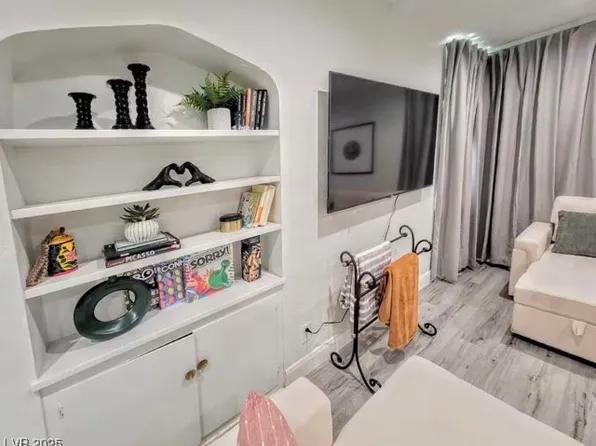 621 S 9th St, Las Vegas, NV 89101