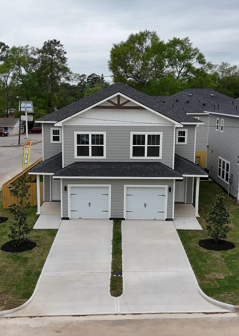 3 bed, 2.5 bath, 1550 sqft, $1,800 — Photo 1