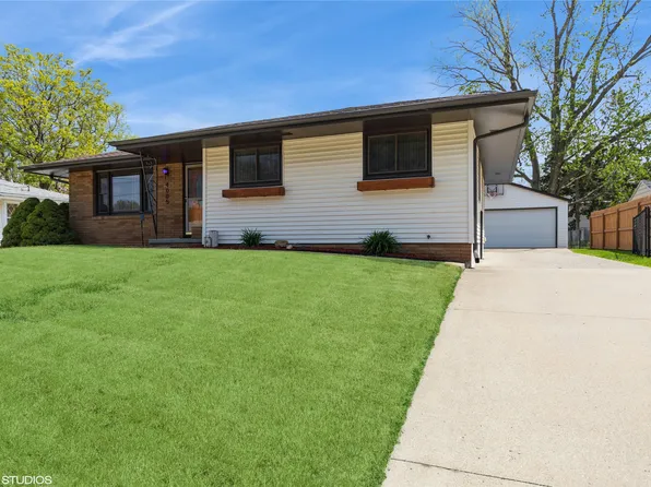 4005 83rd St, Urbandale, IA 50322