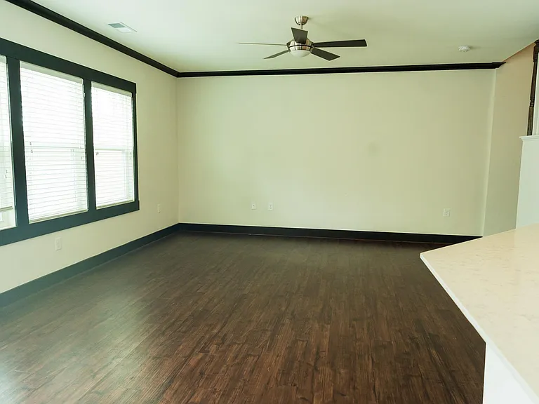 1013 Epiphany Rd — Photo 18