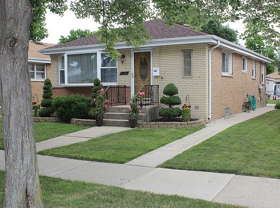 2nd image of 3221 Pearl St