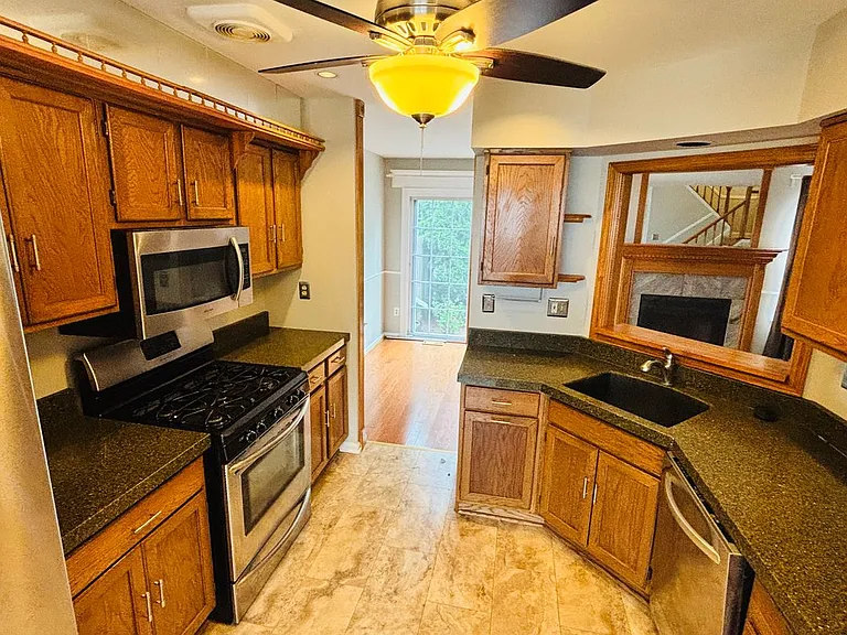 2427 Linksman Ln — Photo 2