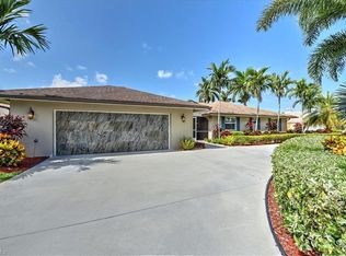 686 Cypress Way E, Naples, FL 34110