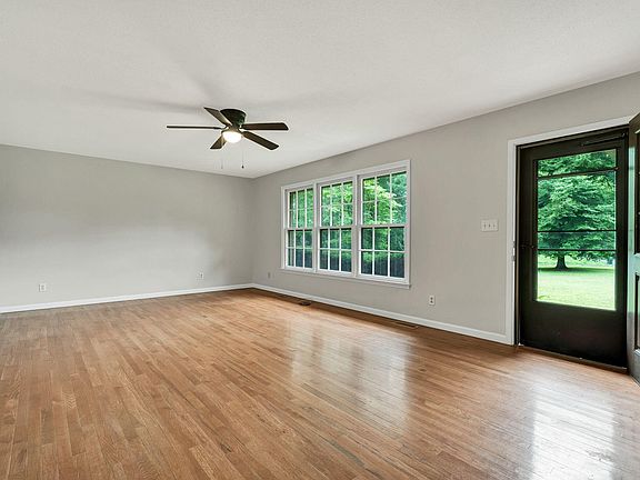 4th image of 1193 Red Hill Valley Rd SE