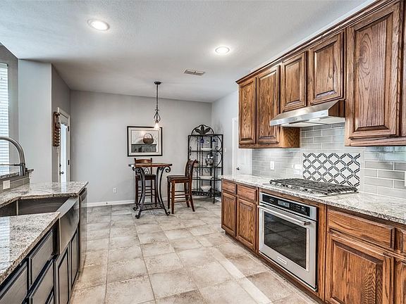 3rd image of 15614 Grove Crest Dr