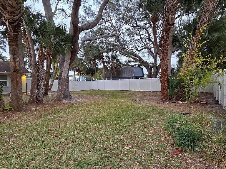 426 Tulip Dr — Photo 26