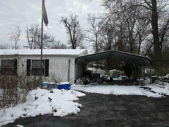3rd image of 318 Oak Dr