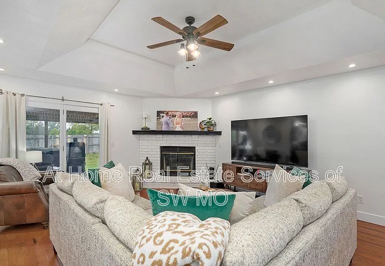 1539 W Rockwood Ct — Photo 2