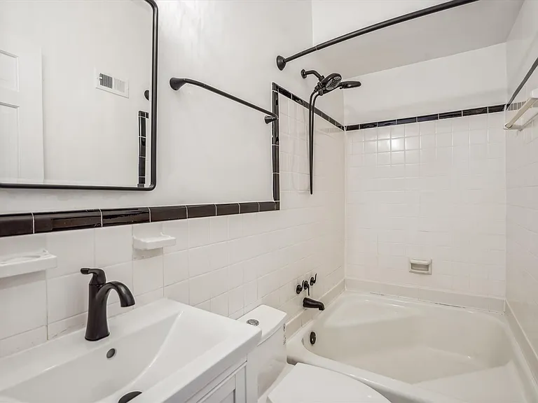 2431 I St NW #B — Photo 16
