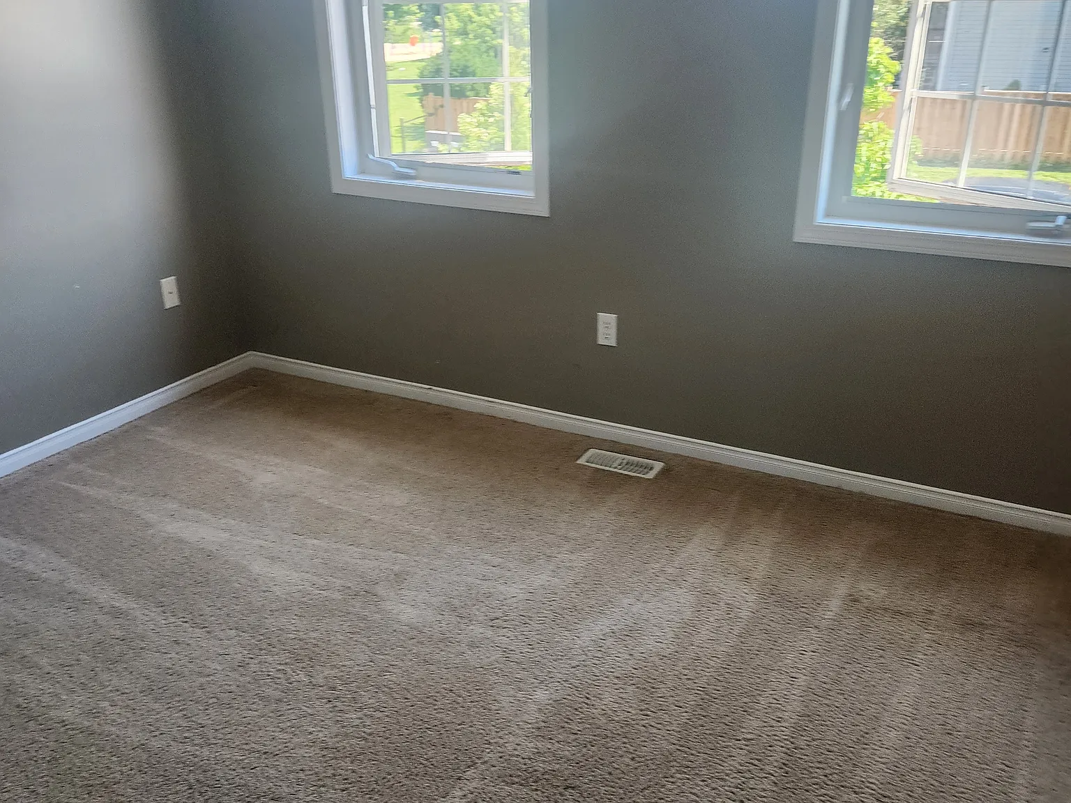 48 Warner Lane Brantford — Photo 2