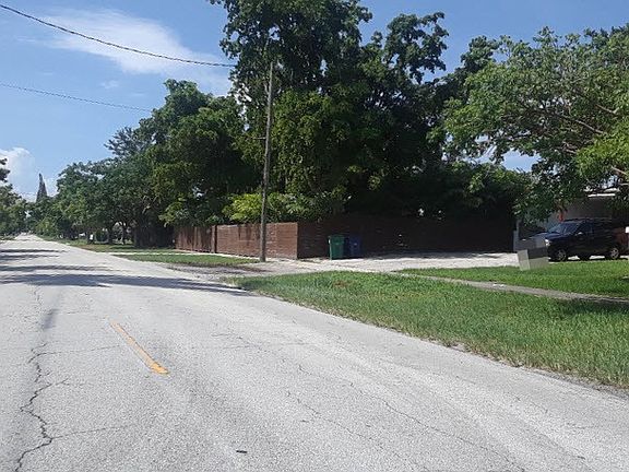 4th image of 19221 NE 22nd Ave