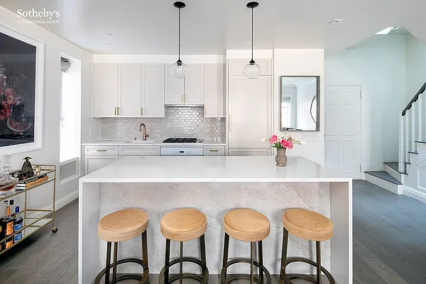 Sold by Sotheby's International Realty | media 1