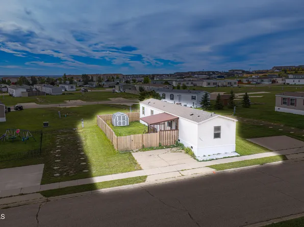 2207 38th St W, Williston, ND 58801