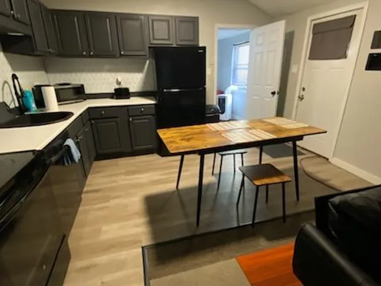 231 W Washington Ave — Photo 4