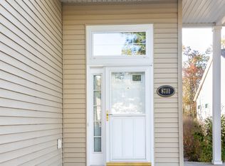 8711 Huntington Dr, Lansing, MI 48917