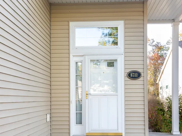 8711 Huntington Dr, Lansing, MI 48917
