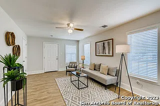 4 bed, 3.0 bath, 2009 sqft, $2,250 — Photo 4