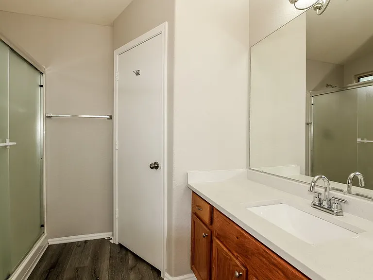 16231 W Moreland St — Photo 9