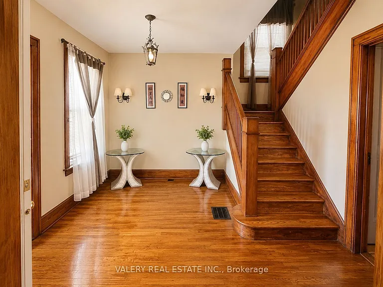 1058 Moy Ave — Photo 8