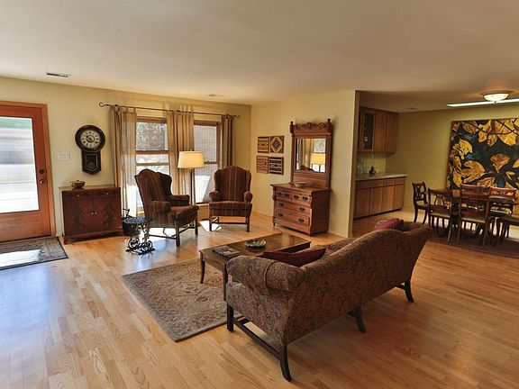 5th image of 3301 La Mancha Dr NW