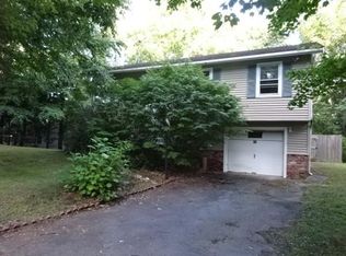 77 Meetinghouse Hill Rd, Sterling, MA 01564