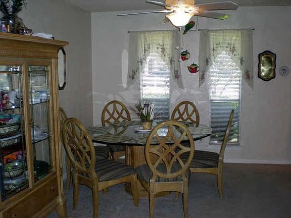 5th image of 207 Martin Luther Cir