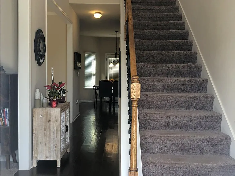132 Hodges Bay Dr — Photo 3