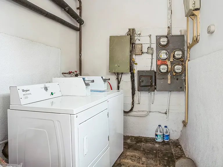 652 Vernon Ave #2 — Photo 42