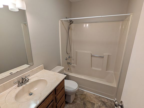 3rd image of 382 Britton Ave APT 2