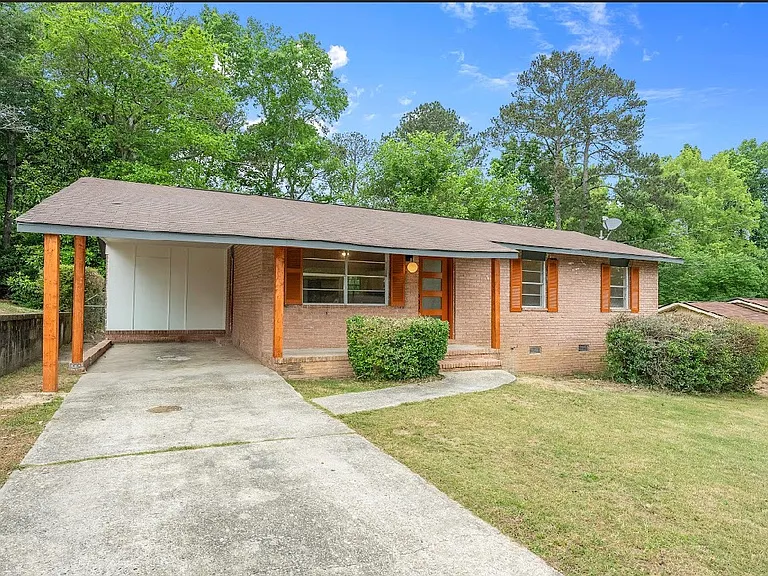 615 Parkwood Dr — Photo 2
