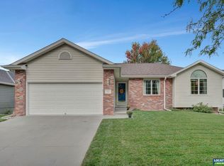 7431 Nolan Rd, Lincoln, NE 68512