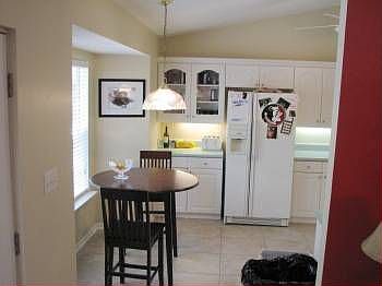 4th image of 1003 Redbud Ave