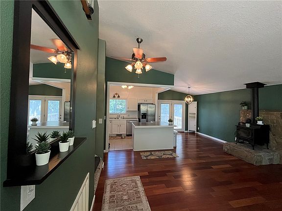 3rd image of 901 E Overcrest St