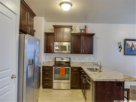 3rd image of 112 E Carbonell Way
