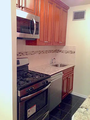 Rented by Anita Loewy, Inc | media 23