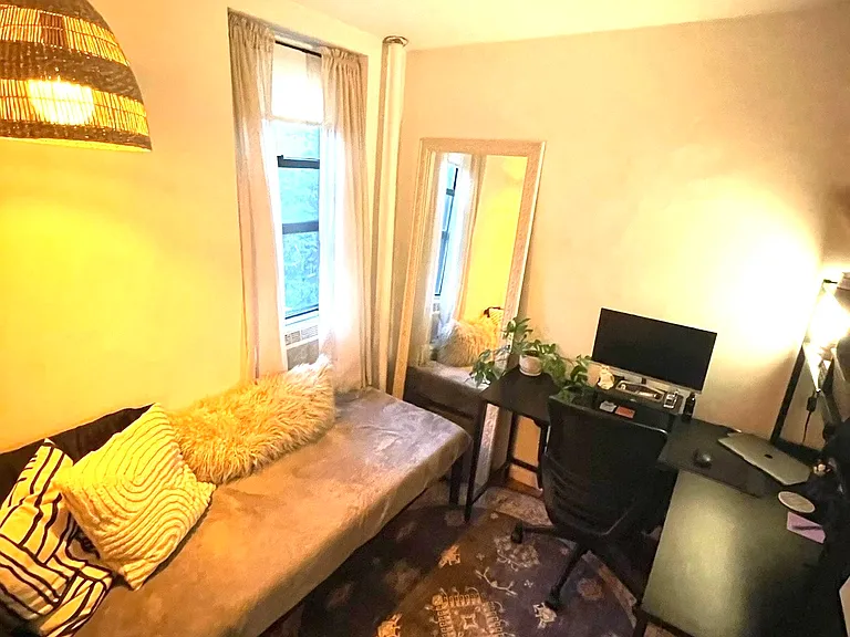 207 E 5th St #17 — Photo 7