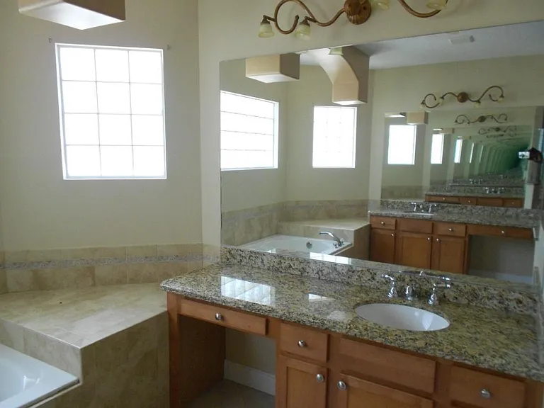1221 SE Navajo Ln — Photo 10