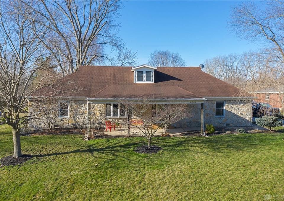 1st image of 1051 Highview Dr