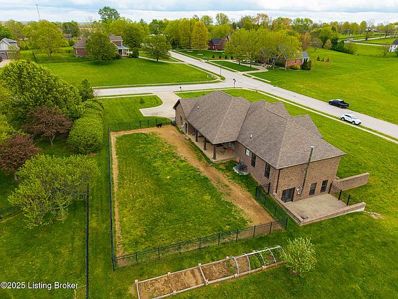 5th image of 1012 Windsor Ct