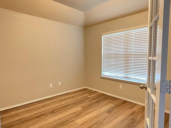 4th image of 4817 Lazy Oaks St