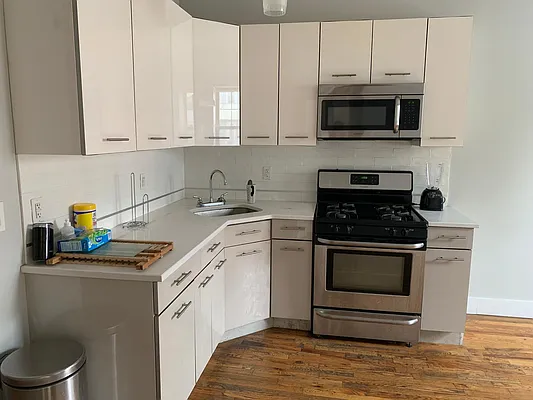 Rented by Premier Metro Realty Corp | media 13