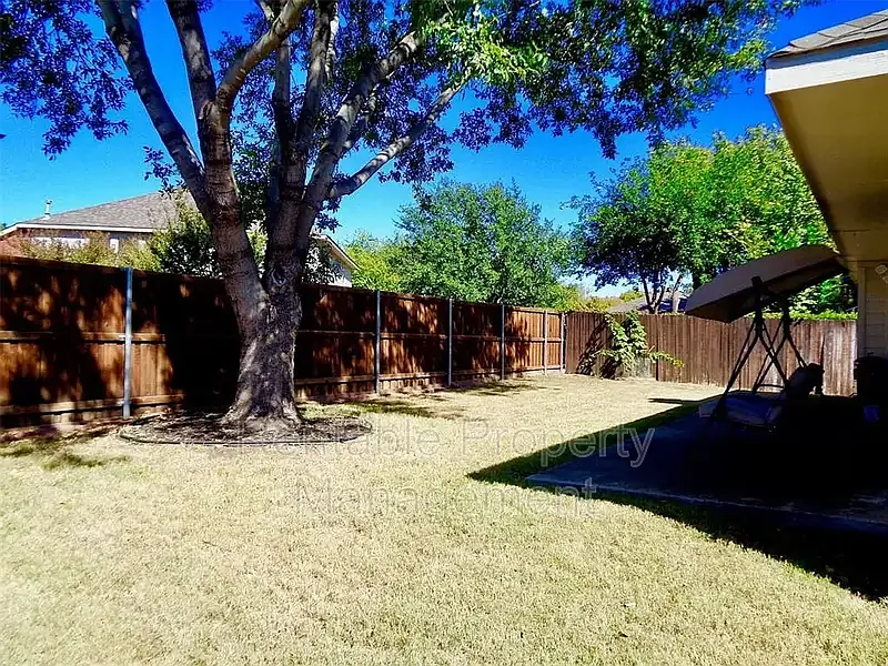 3 bed, 2.0 bath, 2157 sqft, $2,275 — Photo 3