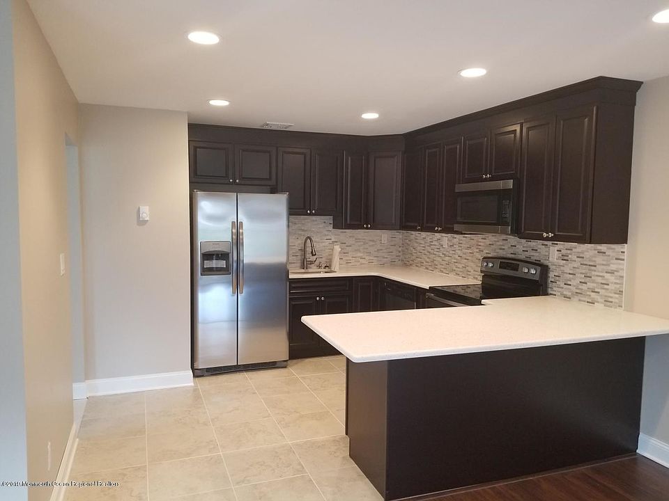 2nd image of 122 Muhlen Platz Unit A