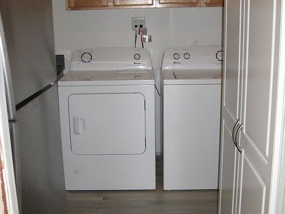 Pantry/ laundry area