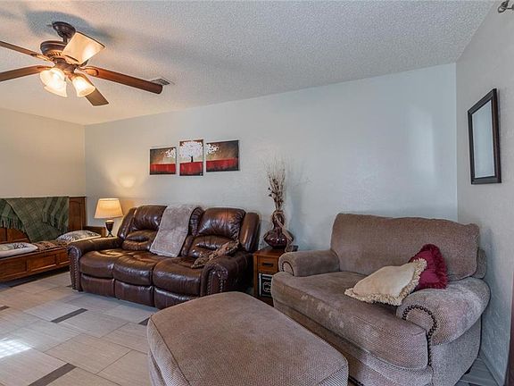 5th image of 704 River Oaks Dr